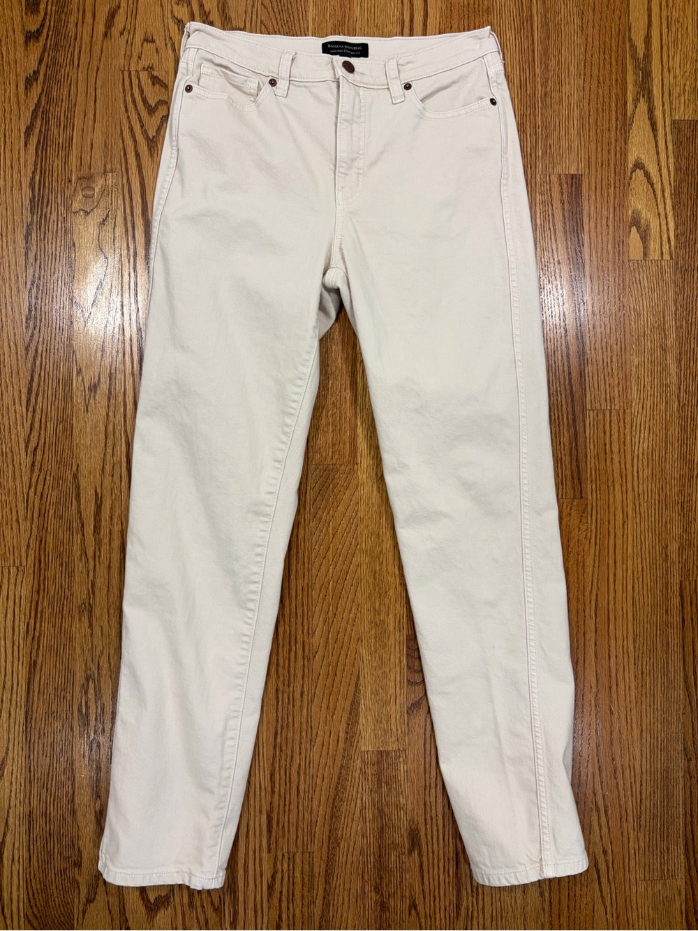 Banana Republic High-Rise Straight Fit Jeans in Ecru (6/28 Tall)